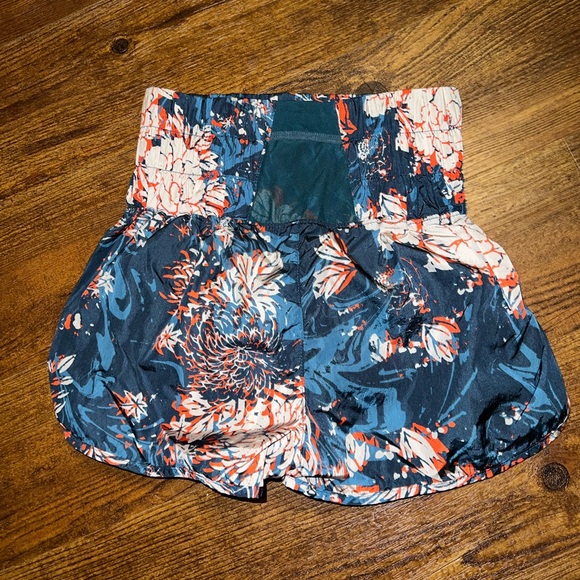 Free People Movement The Way Home Blue Floral High Waist Smocked Shorts Size XS - Picture 2 of 9
